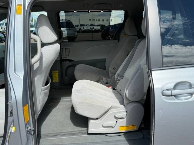 Used 2014 Toyota Sienna LE FWD image 15