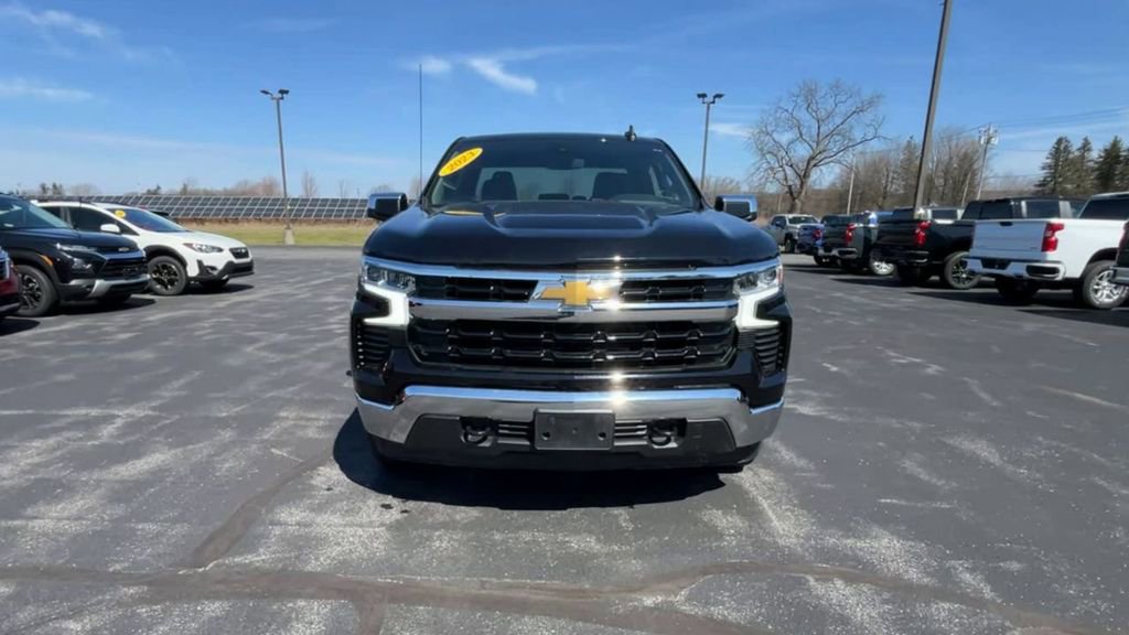 Used 2023 Chevrolet Silverado 1500 LT image 3