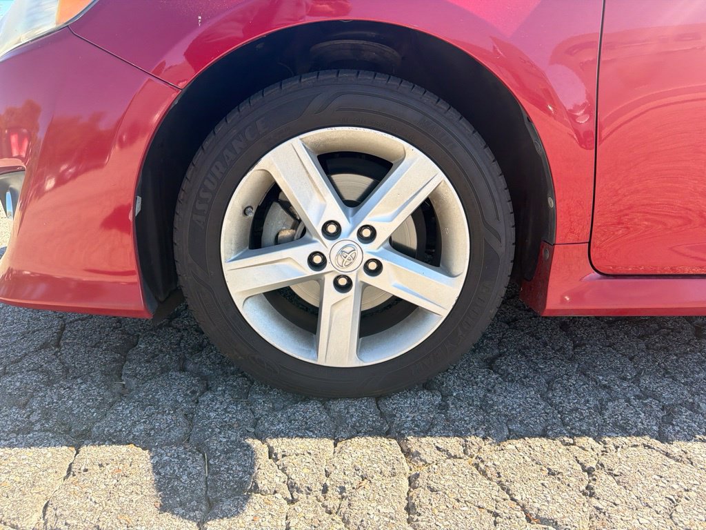 Used 2014 Toyota Camry SE FWD image 11