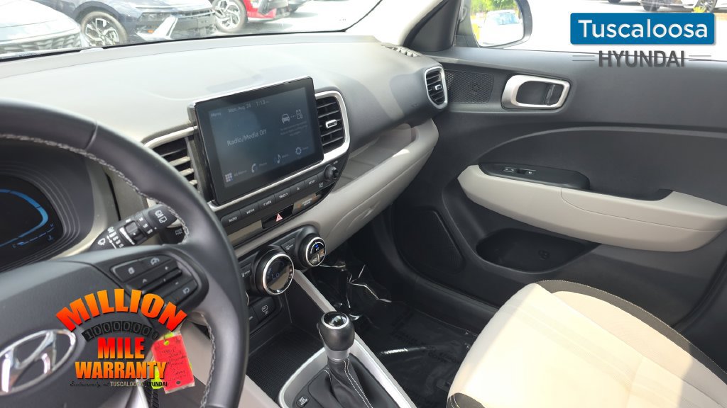 Used 2023 Hyundai Venue SEL FWD image 22