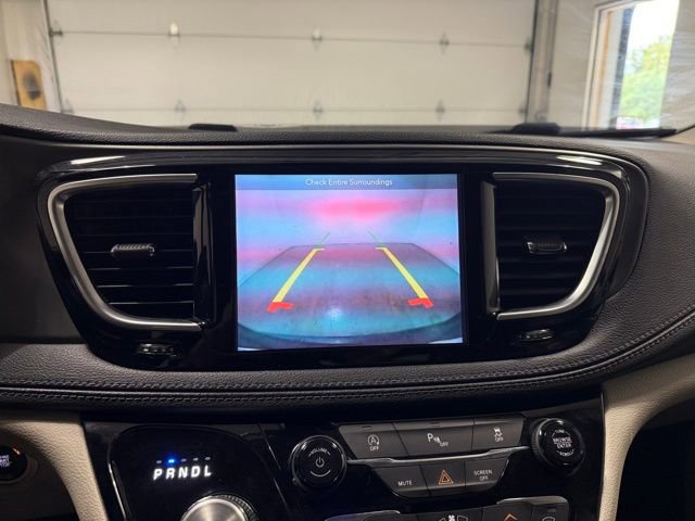 Used 2019 Chrysler Pacifica Limited w/ Tire & Wheel Group image 20