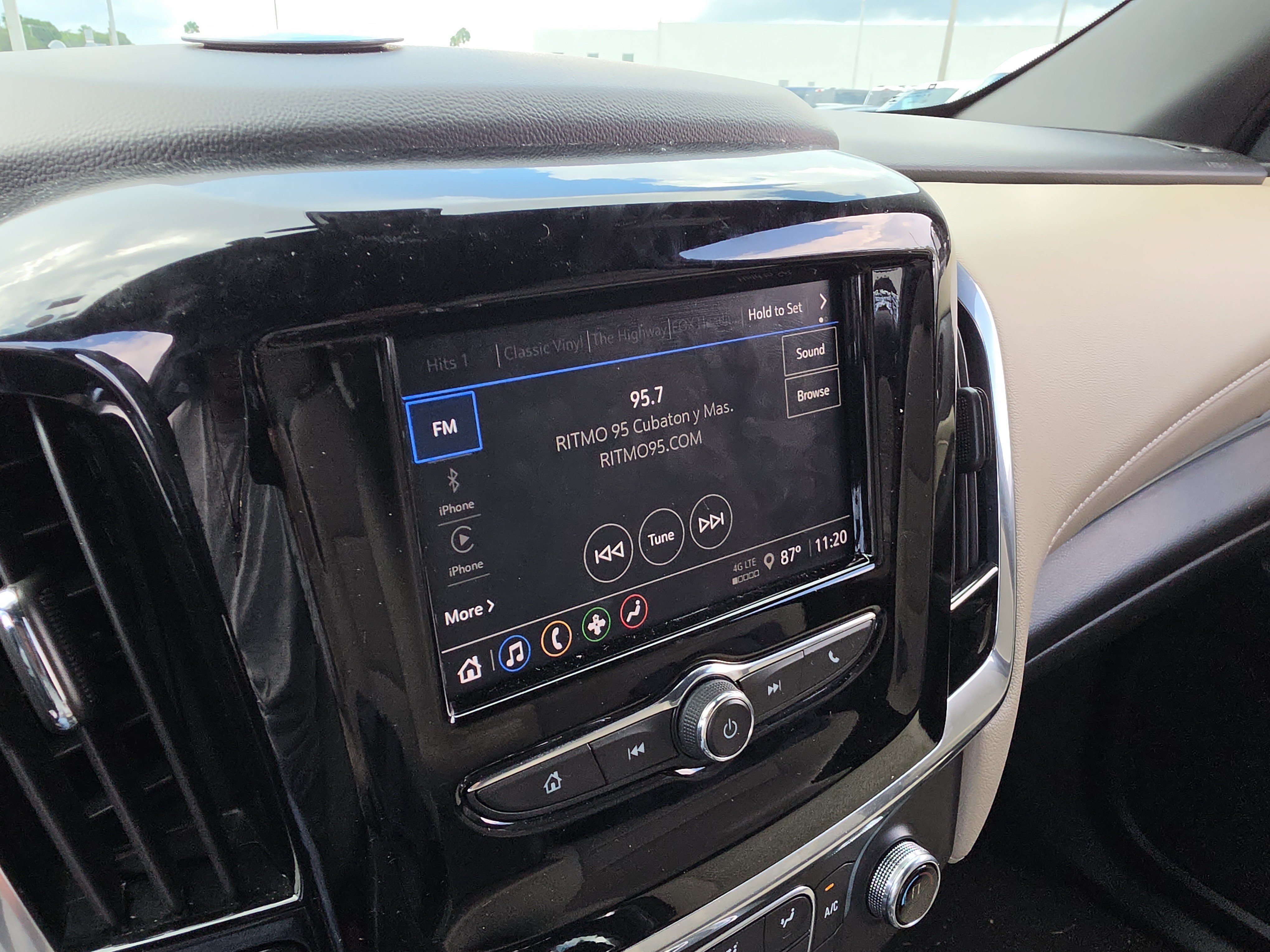 Used 2023 Chevrolet Traverse LS FWD image 16