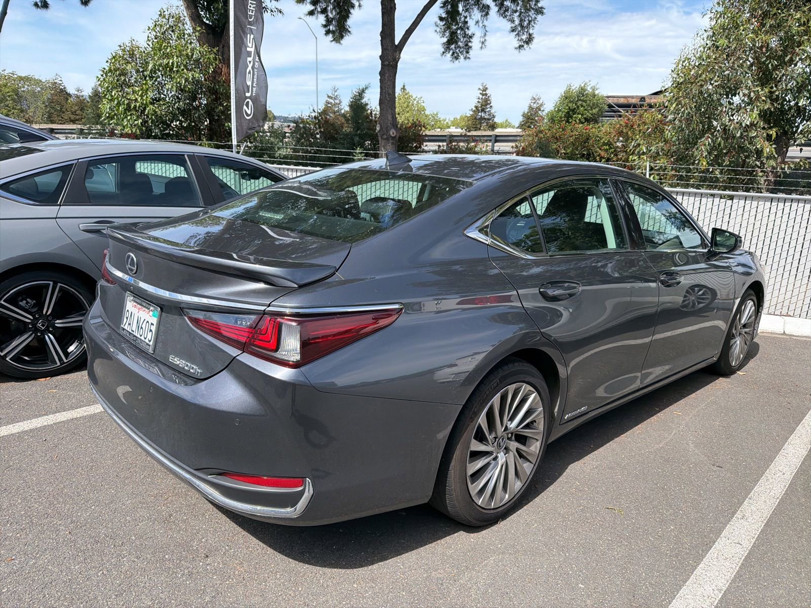 Used 2022 Lexus ES 300h w/ Accessory Package image 3