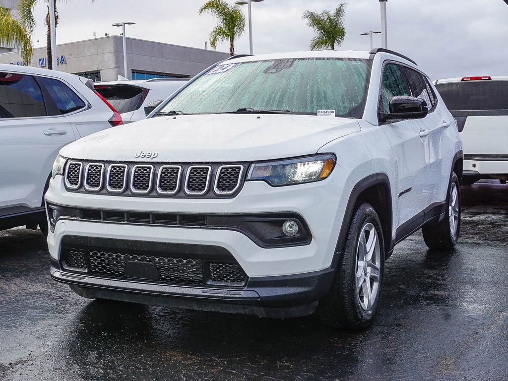Used 2024 Jeep Compass Latitude AWD/4WD image 4