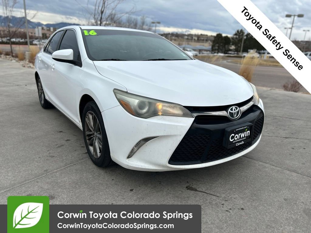 Used 2016 Toyota Camry SE image 1