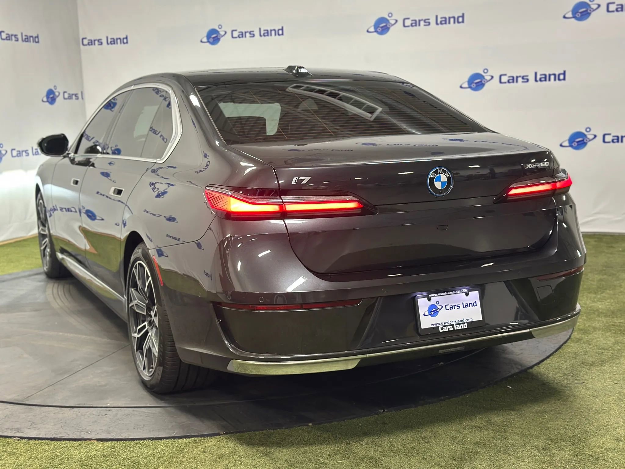 Used 2024 BMW i7 xDrive60 w/ Executive Package AWD/4WD image 6