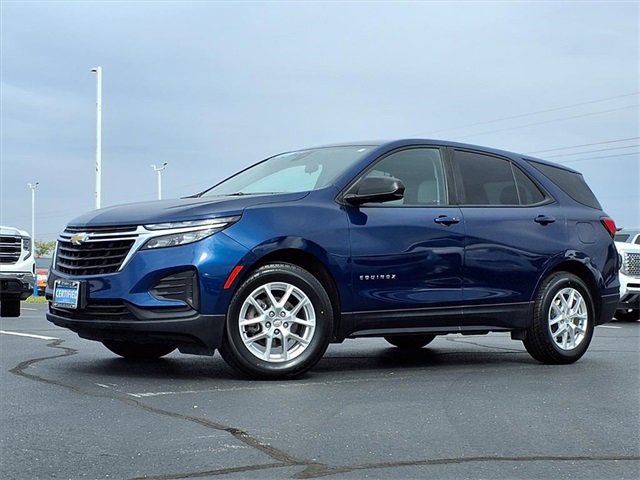 Used 2022 Chevrolet Equinox LS w/ LS Convenience Package image 2