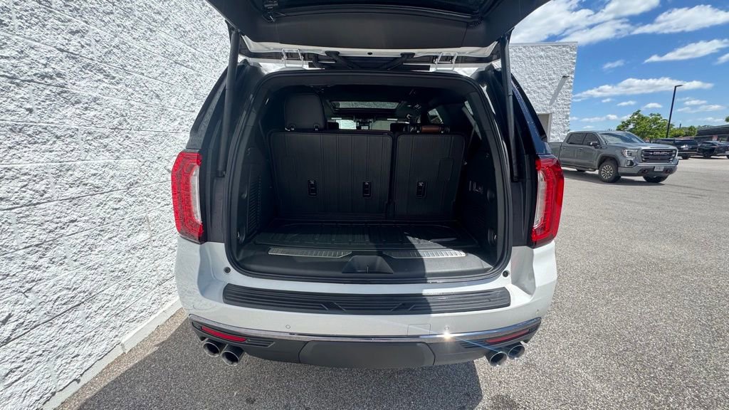 Used 2024 GMC Yukon Denali Ultimate w/ LPO, Floor Liner Package AWD/4WD image 9