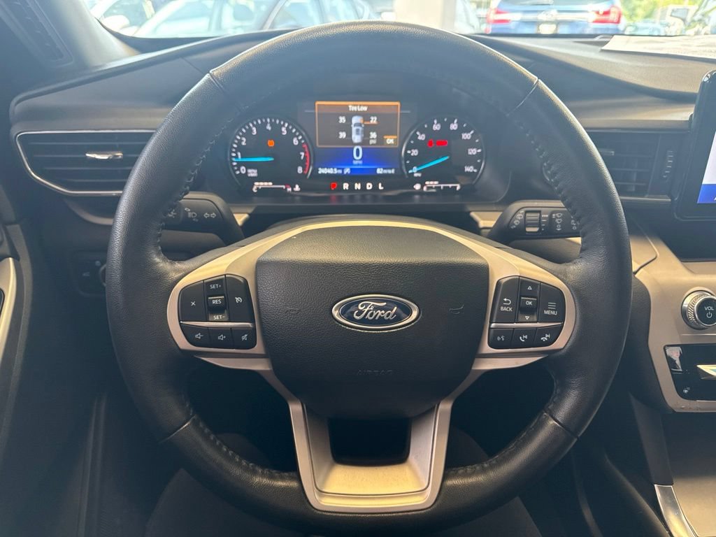 Used 2023 Ford Explorer XLT w/ Equipment Group 202A AWD/4WD image 17