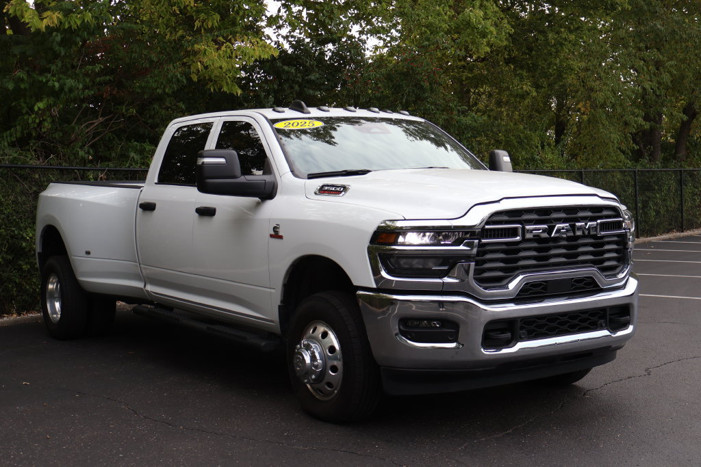 Used 2025 RAM 3500 Tradesman AWD/4WD image 13