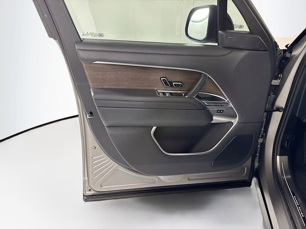 Used 2023 Land Rover Range Rover SE image 25