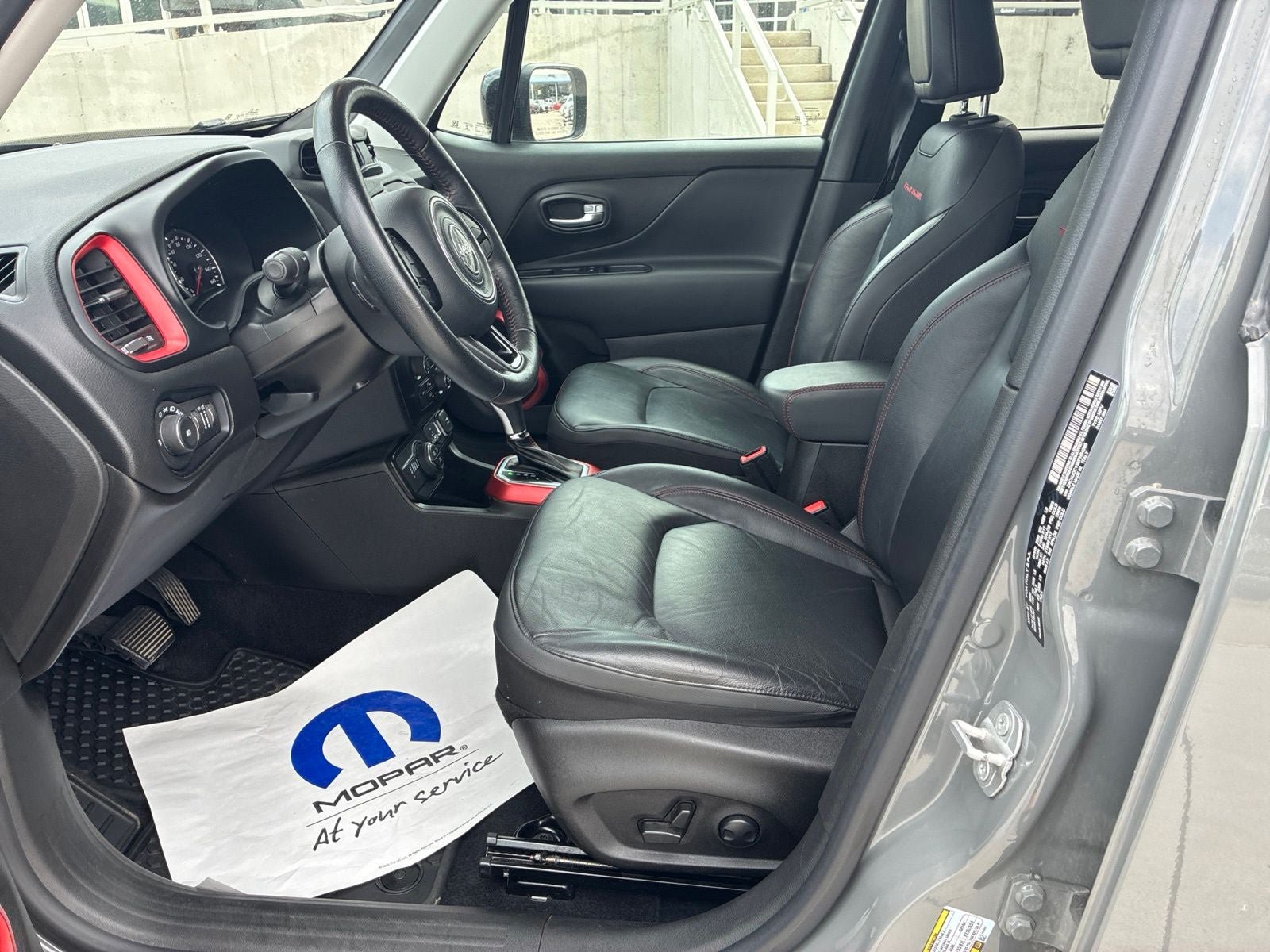 Used 2022 Jeep Renegade Trailhawk AWD/4WD image 12
