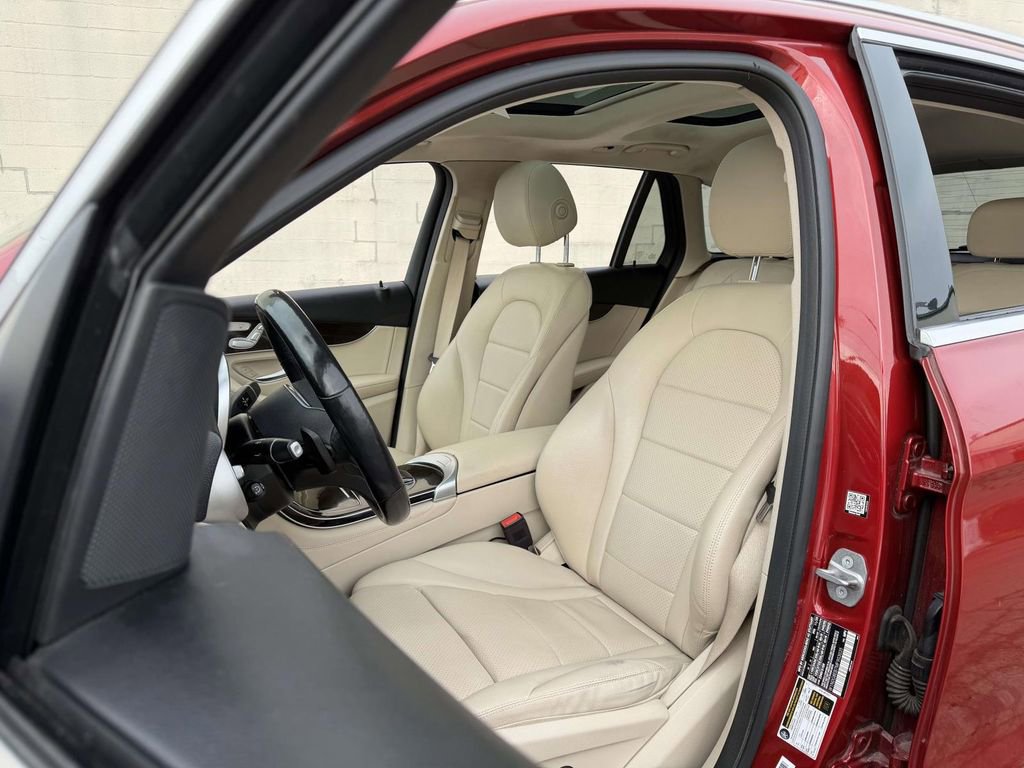 Used 2021 Mercedes-Benz GLC 300 4MATIC image 26