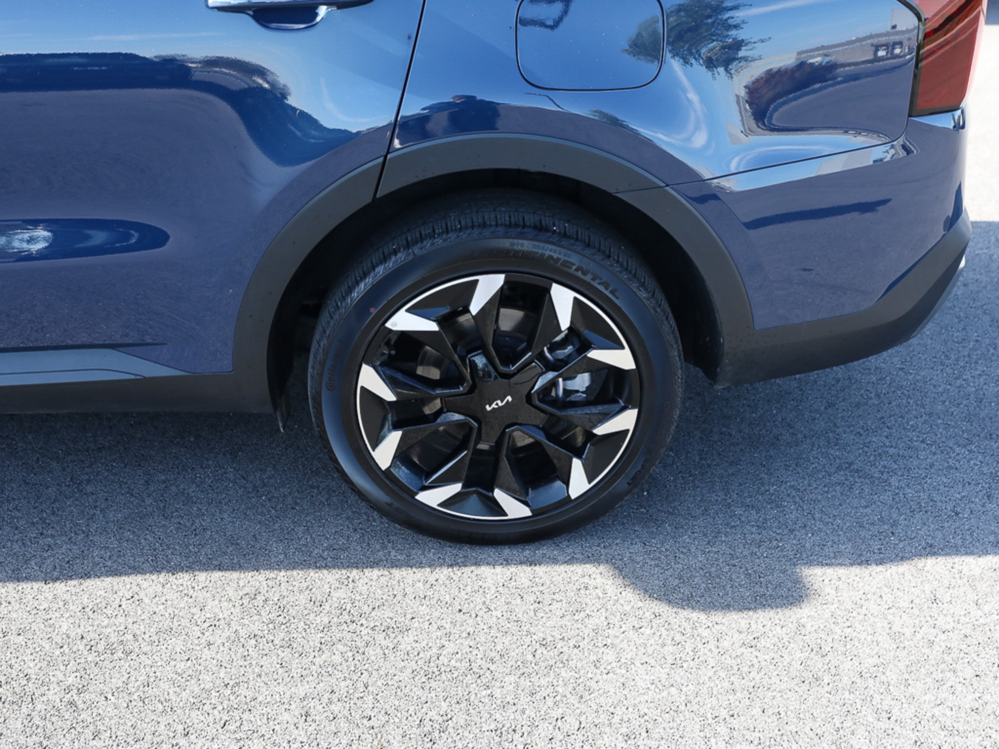 Certified 2025 Kia Sorento EX w/ Panoramic Sunroof Package AWD/4WD image 3