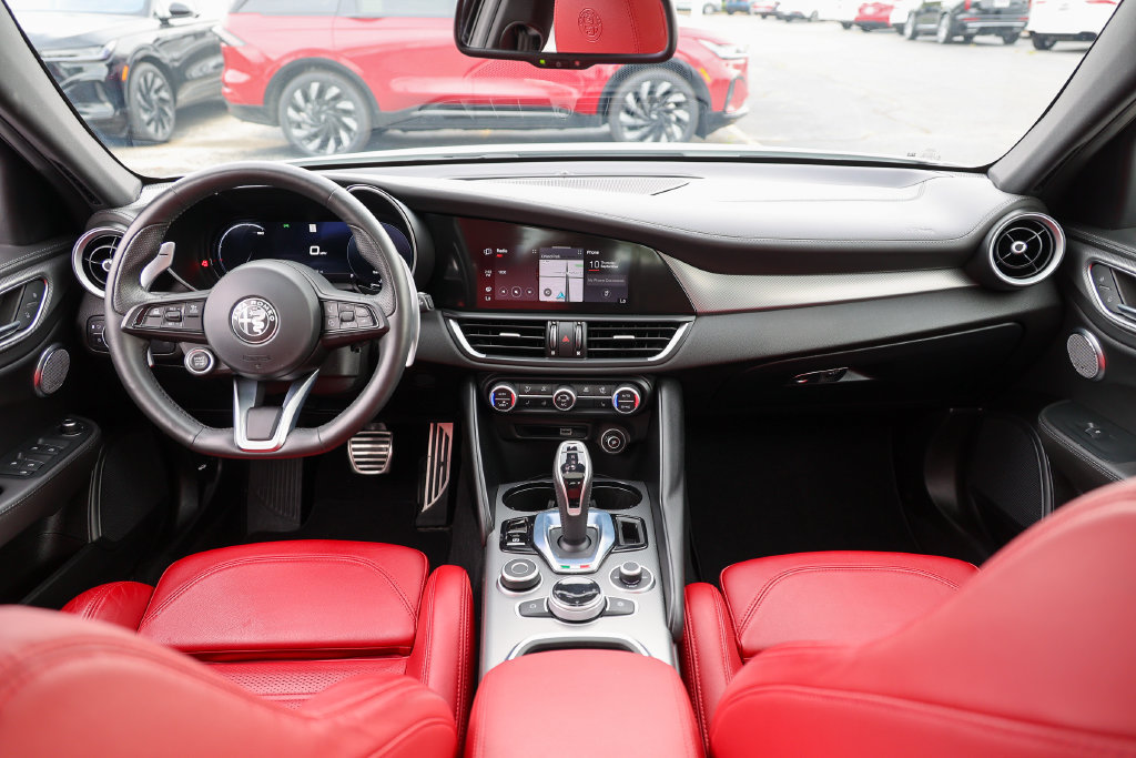 Used 2024 Alfa Romeo Giulia Veloce RWD image 6