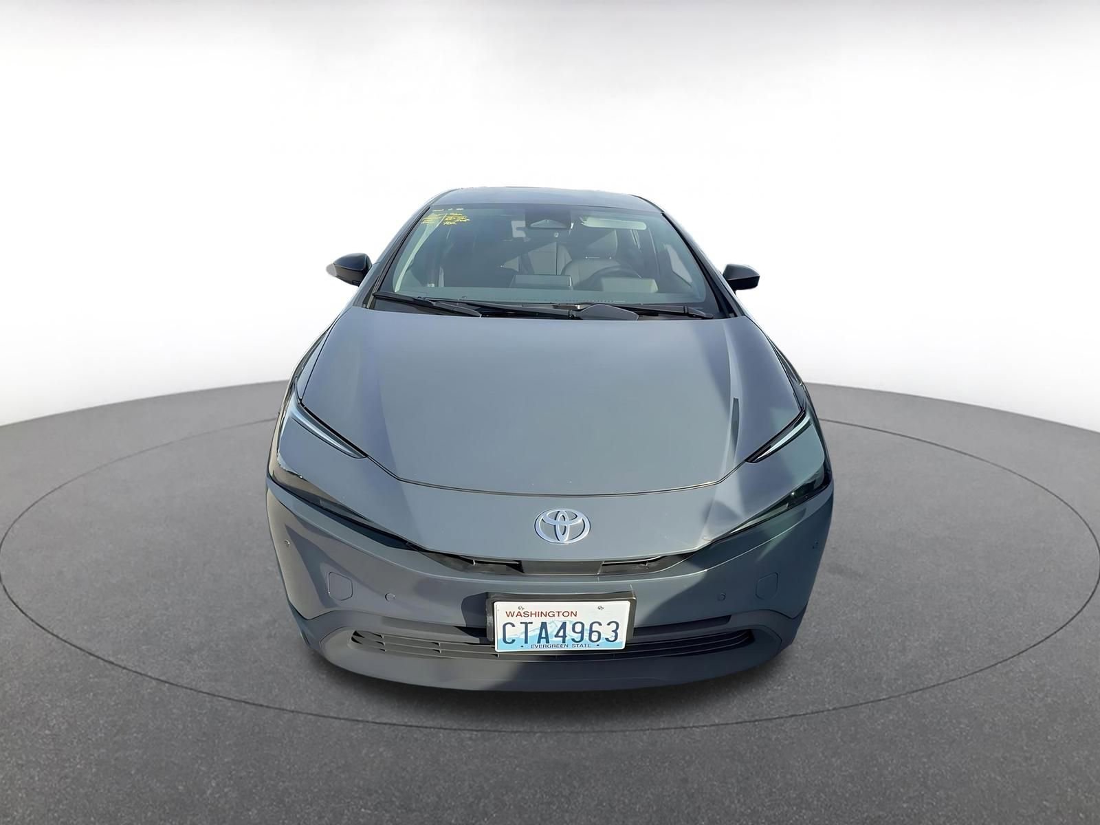Used 2025 Toyota Prius LE video 2