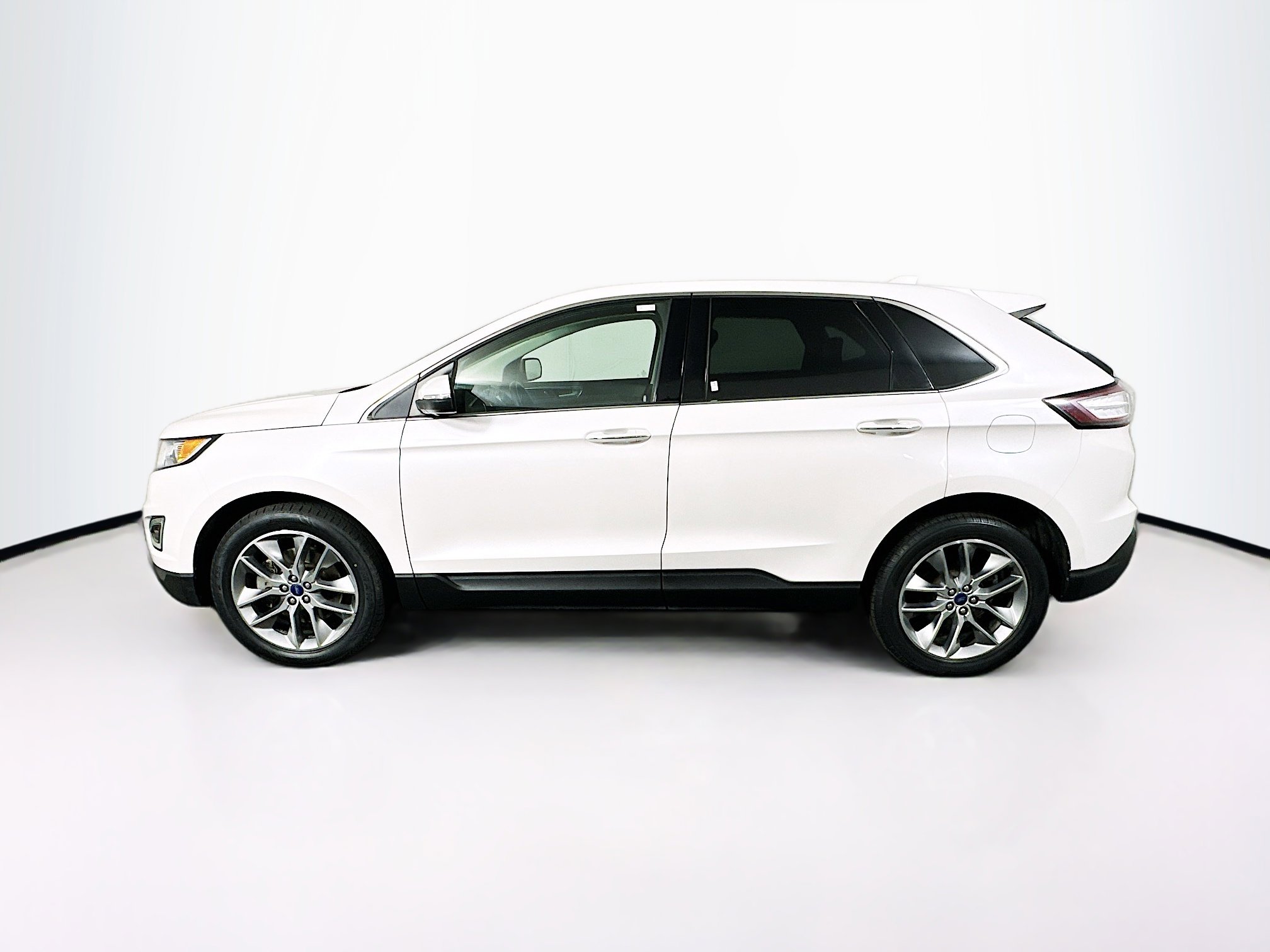 Used 2017 Ford Edge Titanium w/ Equipment Group 301A FWD image 4