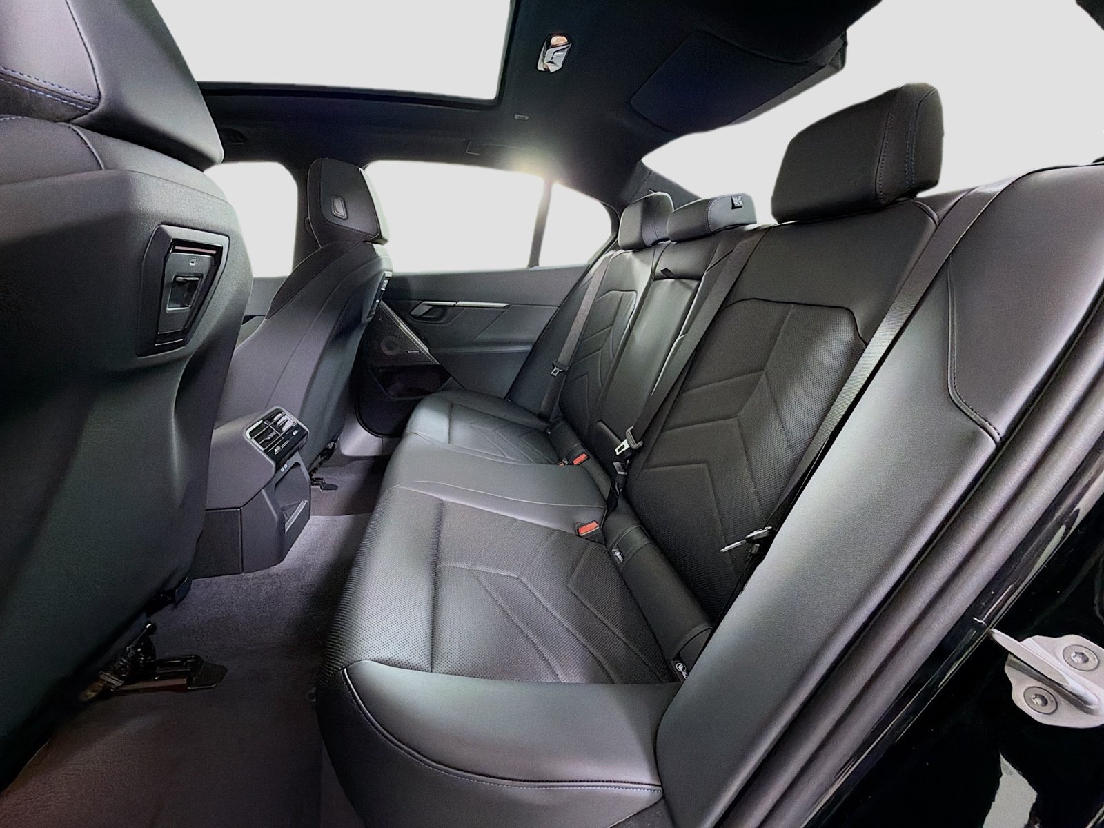 New 2027 BMW 550e xDrive AWD/4WD image 25