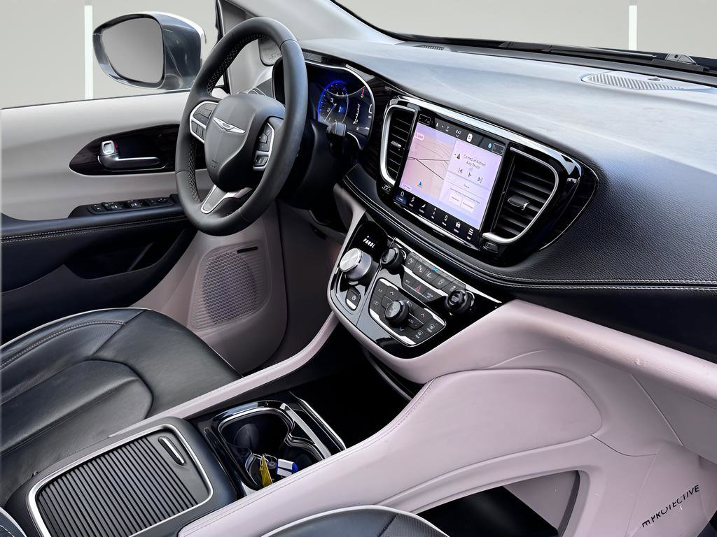 Used 2022 Chrysler Pacifica Limited FWD image 6