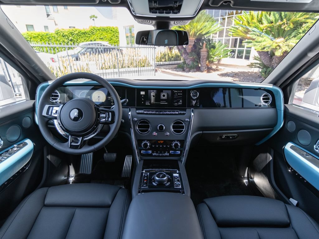 New 2026 Rolls-Royce Cullinan AWD/4WD image 4