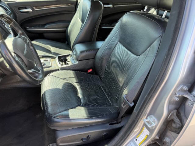 Used 2016 Chrysler 300 C RWD image 16