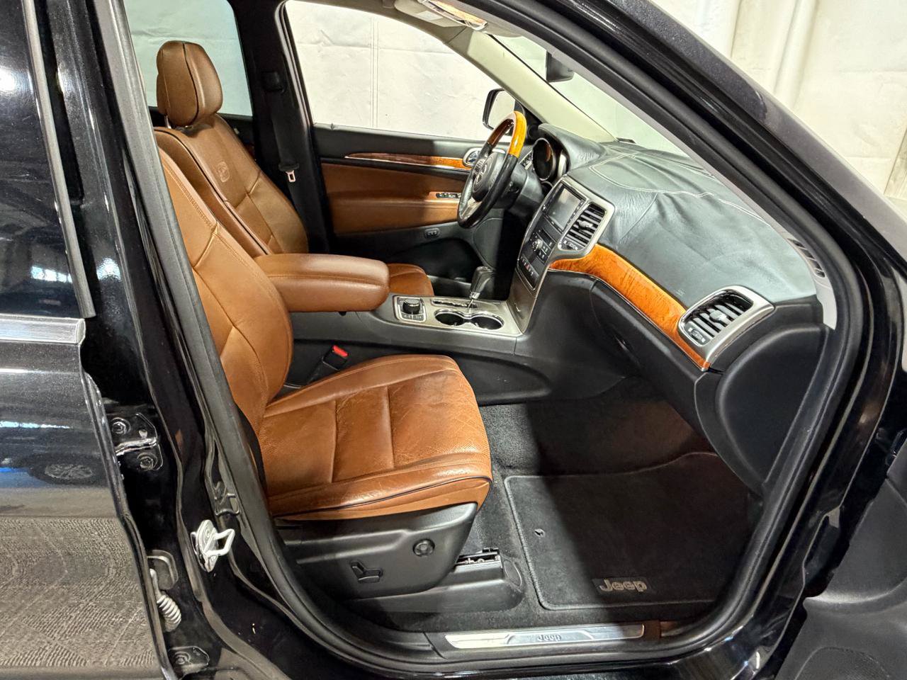 Used 2012 Jeep Grand Cherokee Overland AWD/4WD image 9