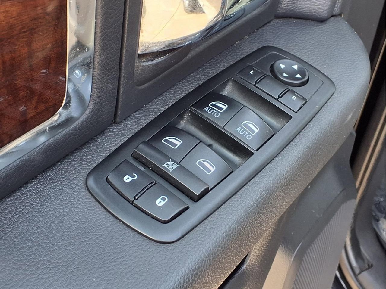 Used 2011 RAM 1500 Laramie image 13