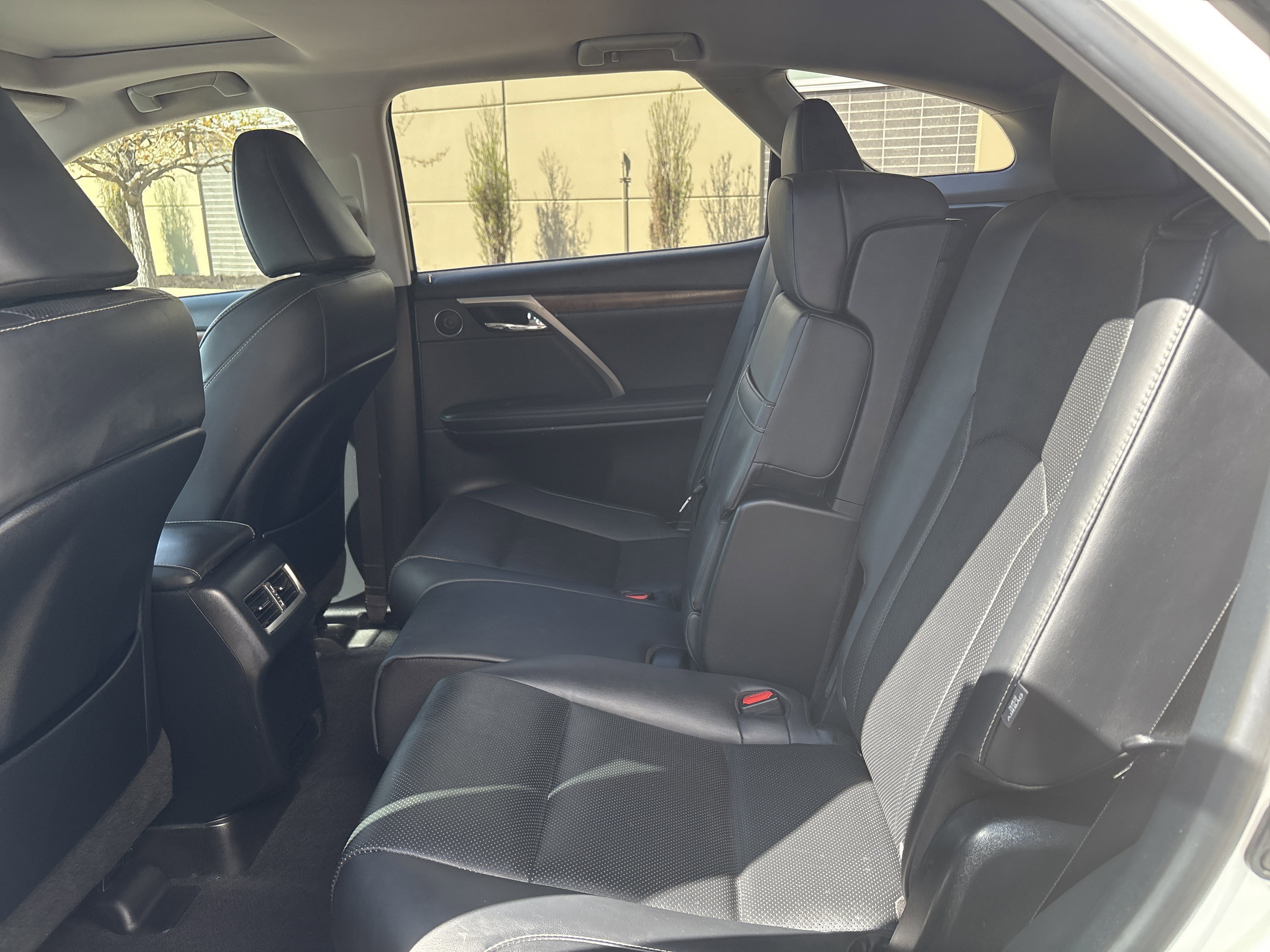 Used 2021 Lexus RX 350L Premium w/ Premium Package image 18