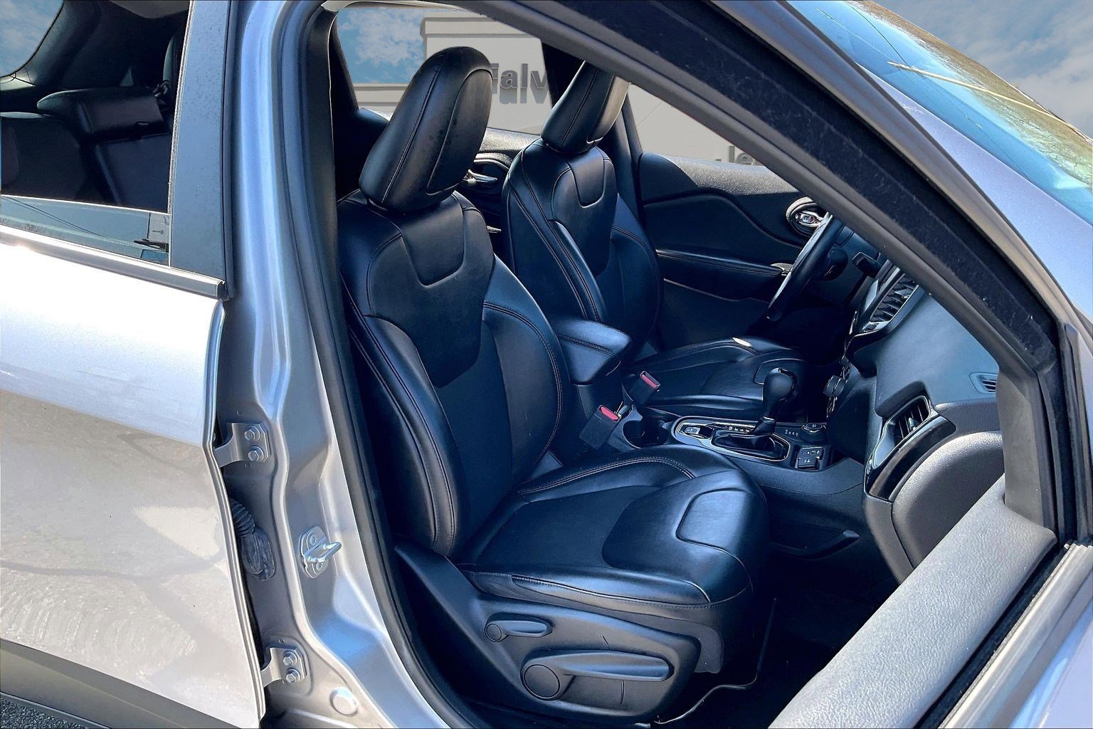 Used 2021 Jeep Cherokee Latitude Plus image 7