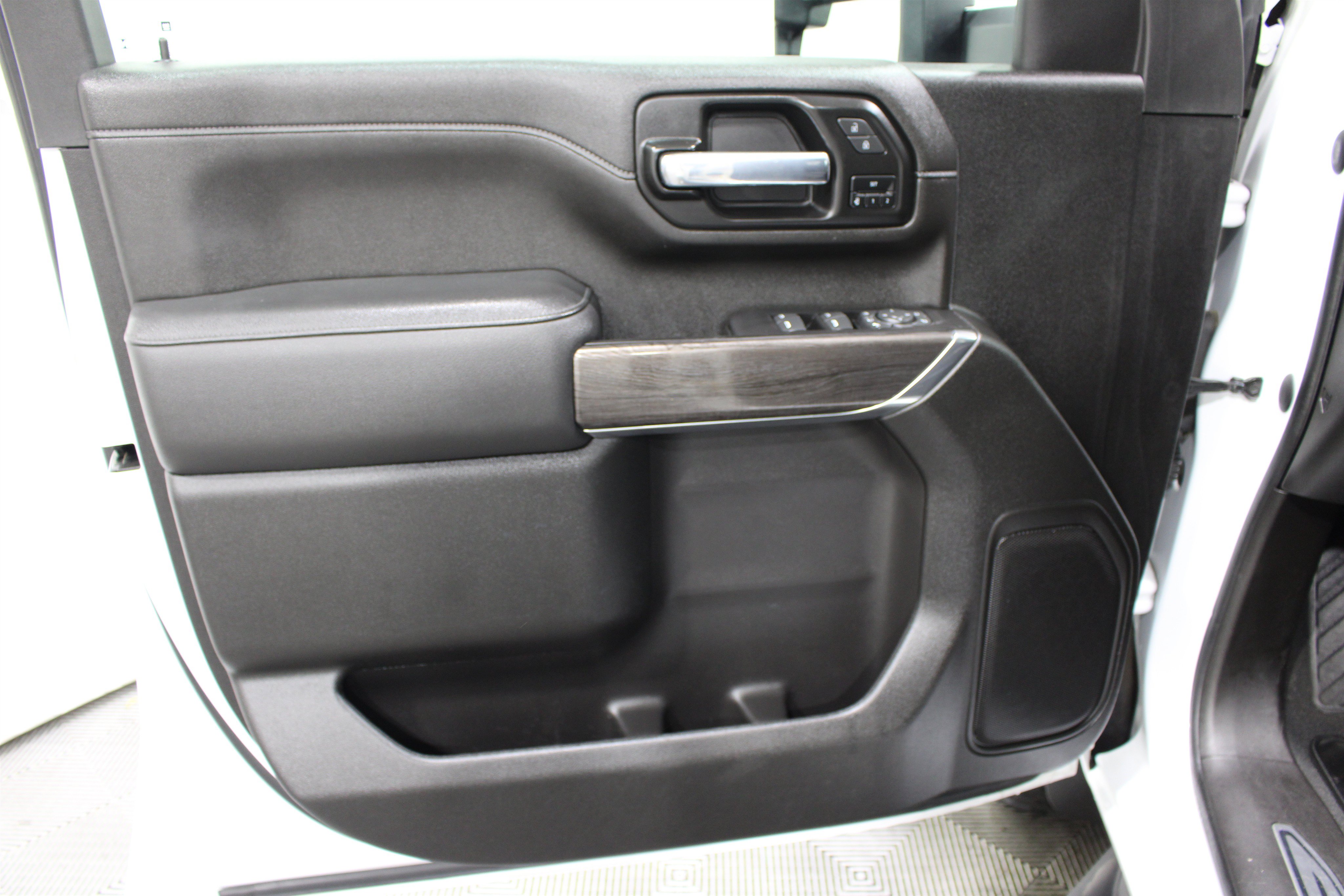 Used 2021 Chevrolet Silverado 2500 LTZ w/ LTZ Plus Package AWD/4WD image 6