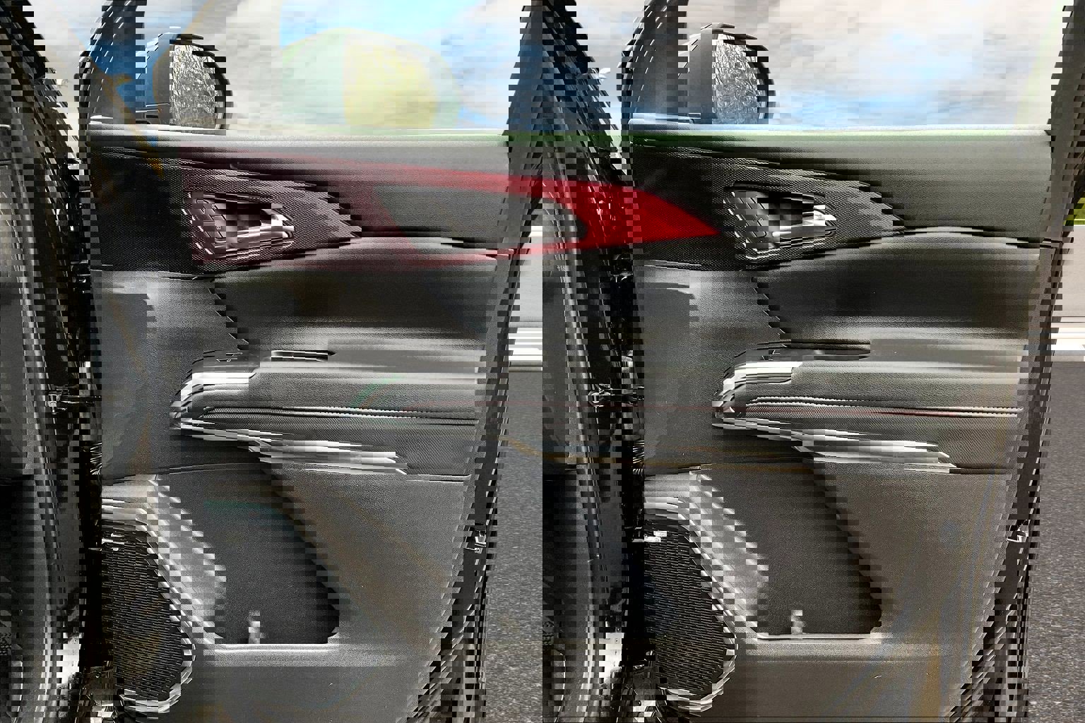 Used 2025 Chevrolet Traverse RS w/ LPO, Floor Liner Package image 20