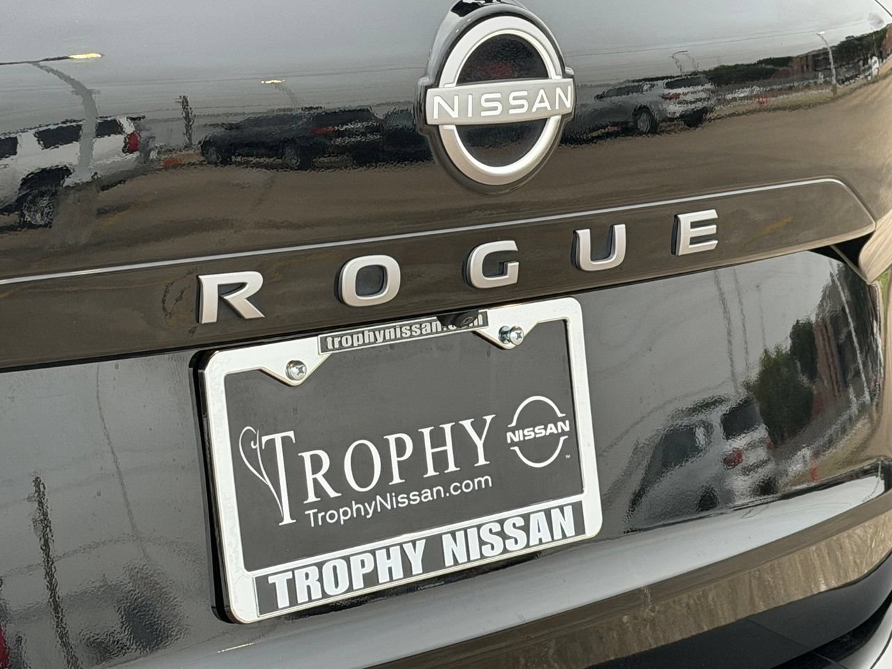 Certified 2025 Nissan Rogue SV FWD image 9