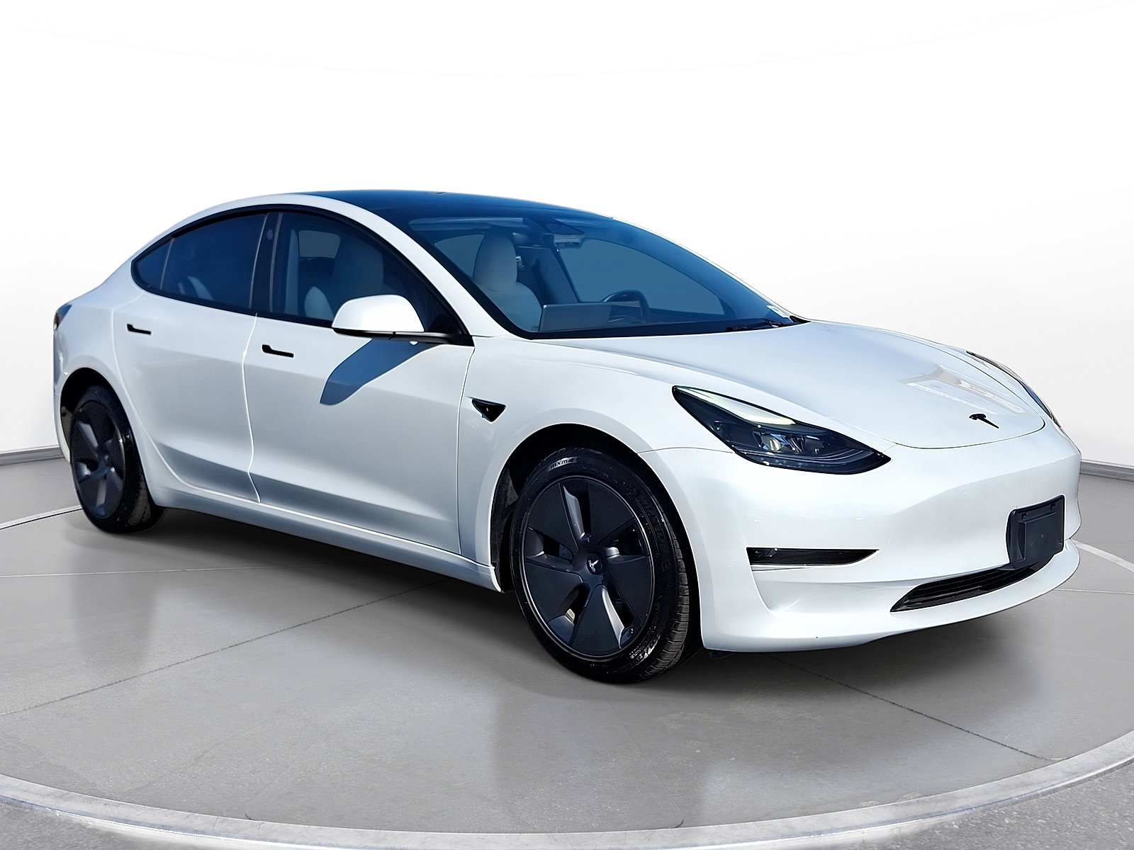 Used 2023 Tesla Model 3 Standard Range image 1
