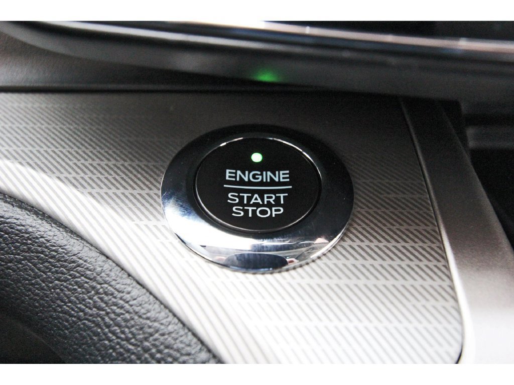 Used 2021 Ford Explorer XLT w/ Equipment Group 202A RWD image 30