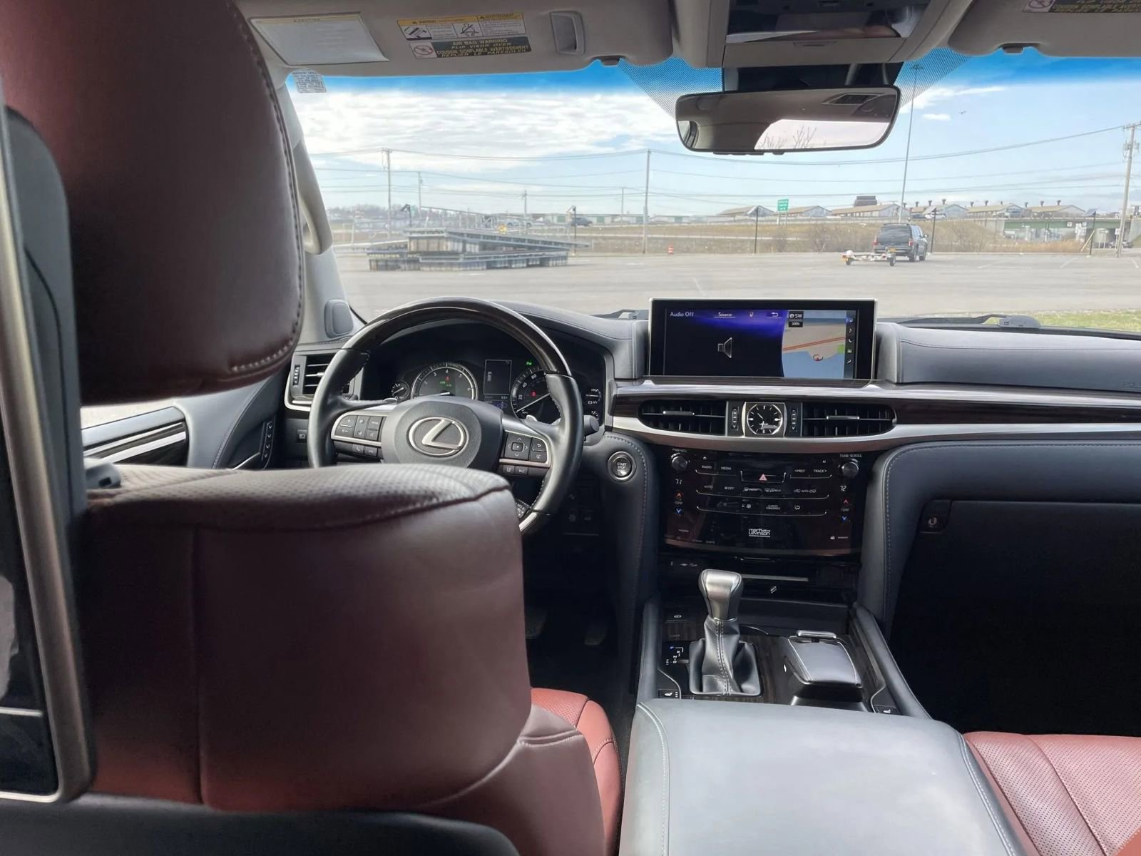 Used 2021 Lexus LX 570 4WD w/ Luxury Package image 36
