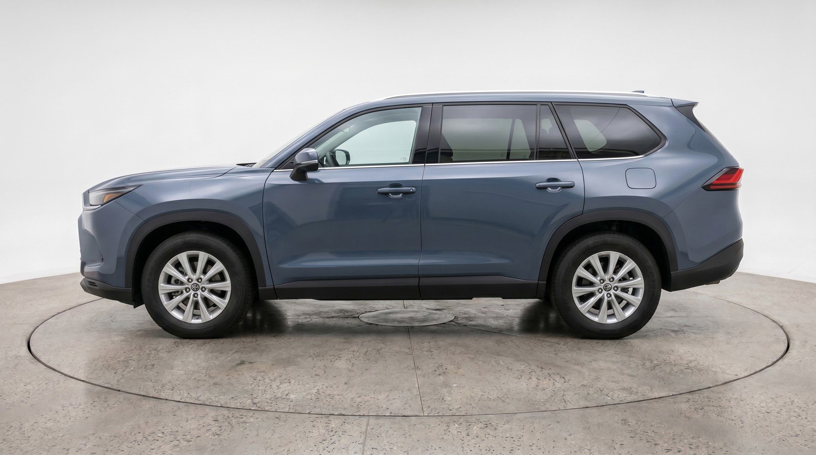 Used 2025 Toyota Grand Highlander FWD image 5