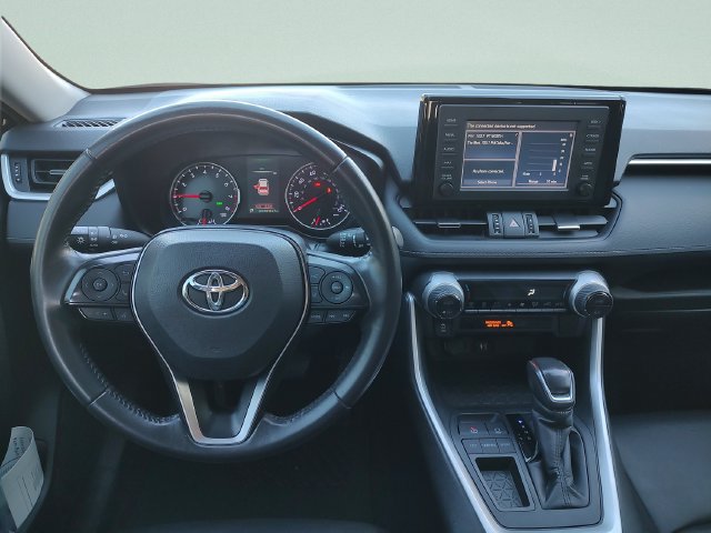 Used 2019 Toyota RAV4 XLE Premium FWD image 10