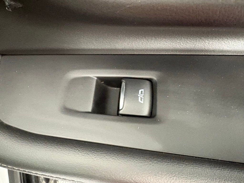 Used 2023 Chevrolet Suburban Premier image 42