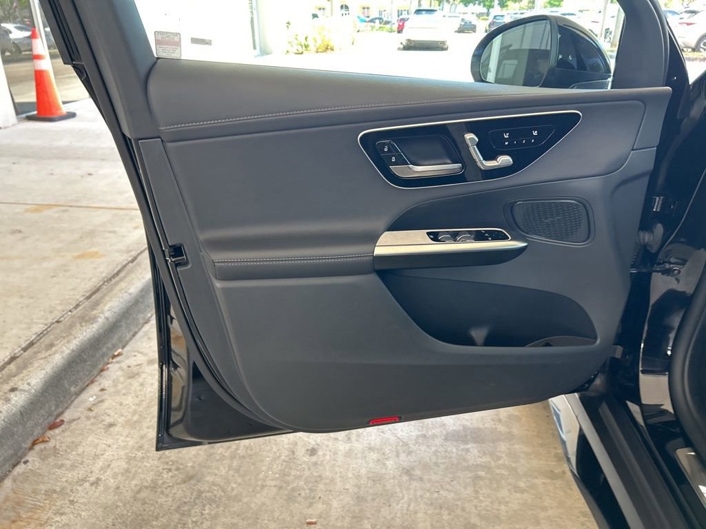 Used 2024 Mercedes-Benz GLC 43 AMG 4MATIC image 43