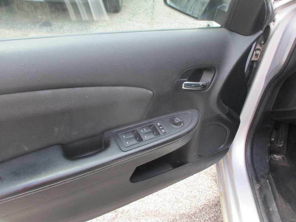 Used 2012 Dodge Avenger SE FWD image 10