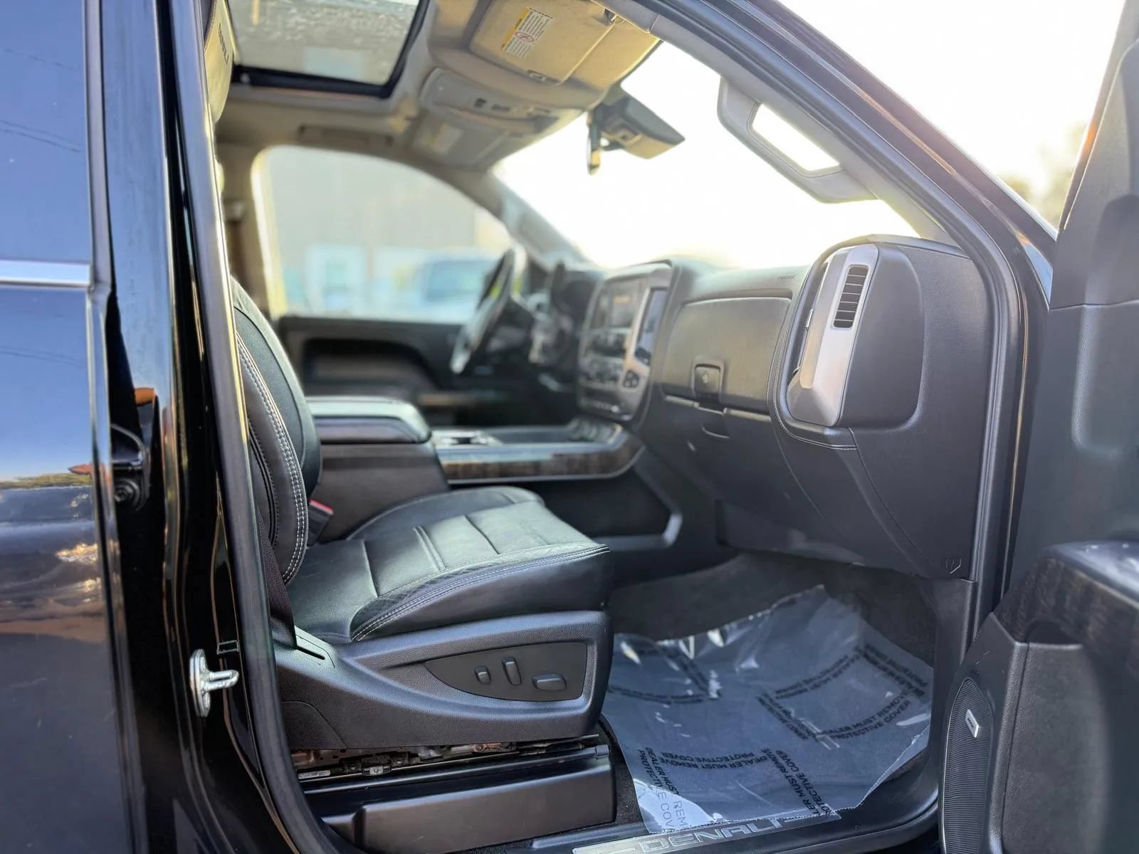Used 2015 GMC Sierra 2500 Denali w/ Duramax Plus Package AWD/4WD image 11
