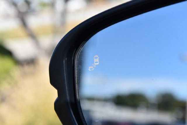 Used 2025 Honda CR-V EX image 9