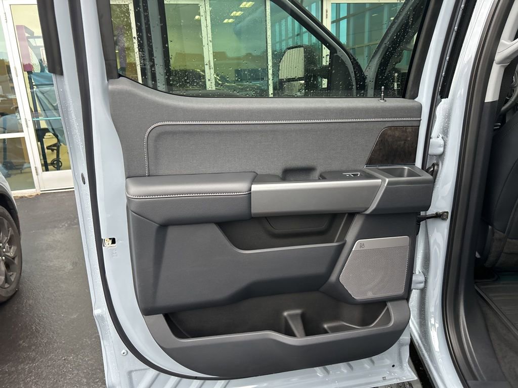 New 2026 Ford F350 Lariat w/ Black Appearance Package image 36