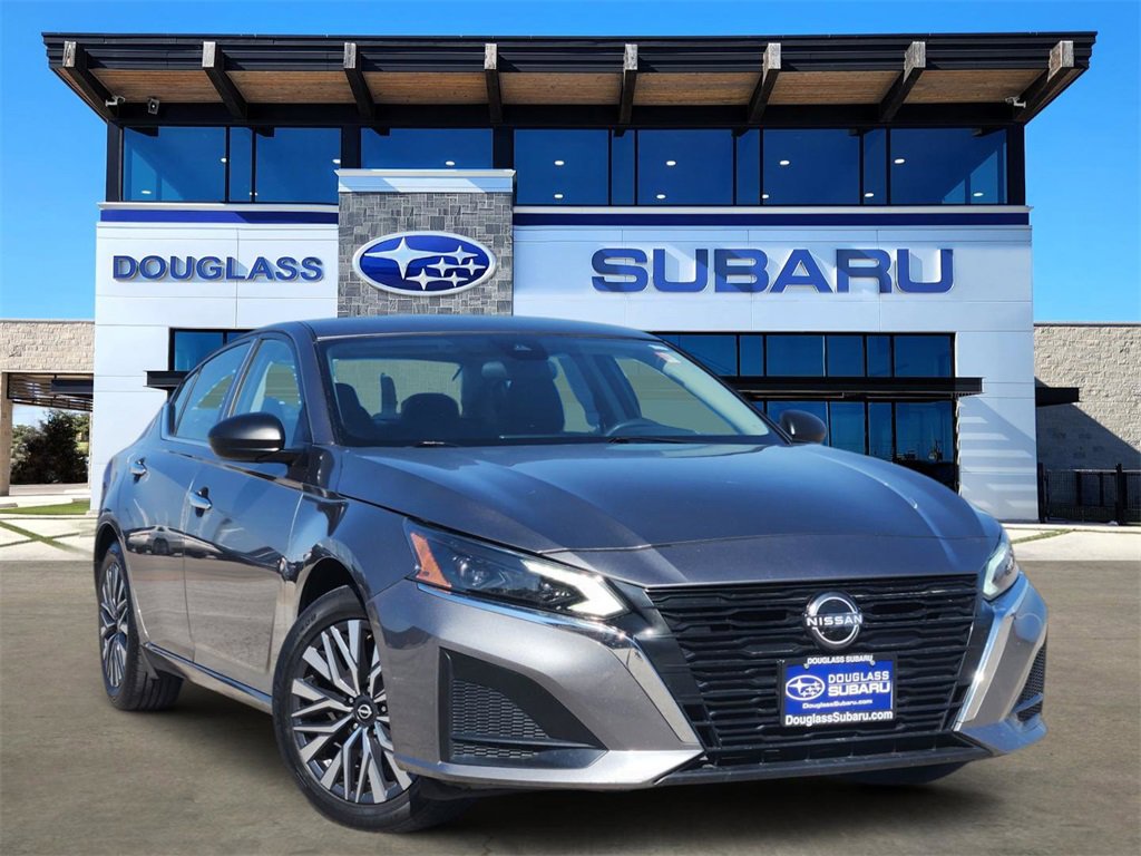 Used 2024 Nissan Altima 2.5 SV image 1