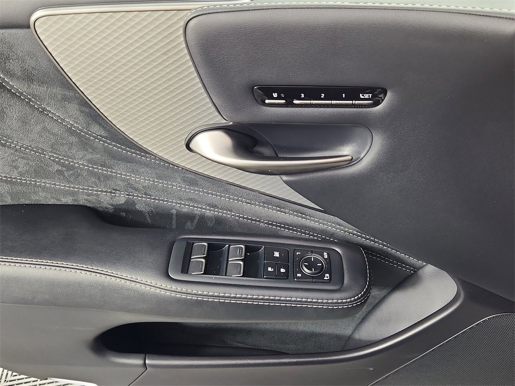 Used 2018 Lexus LS 500 F Sport image 9