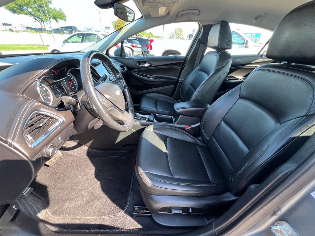 Used 2019 Chevrolet Cruze Premier FWD image 18