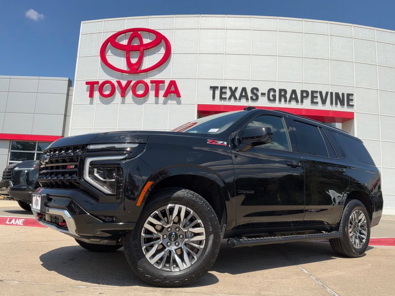Used 2025 Chevrolet Tahoe Z71 AWD/4WD image 2