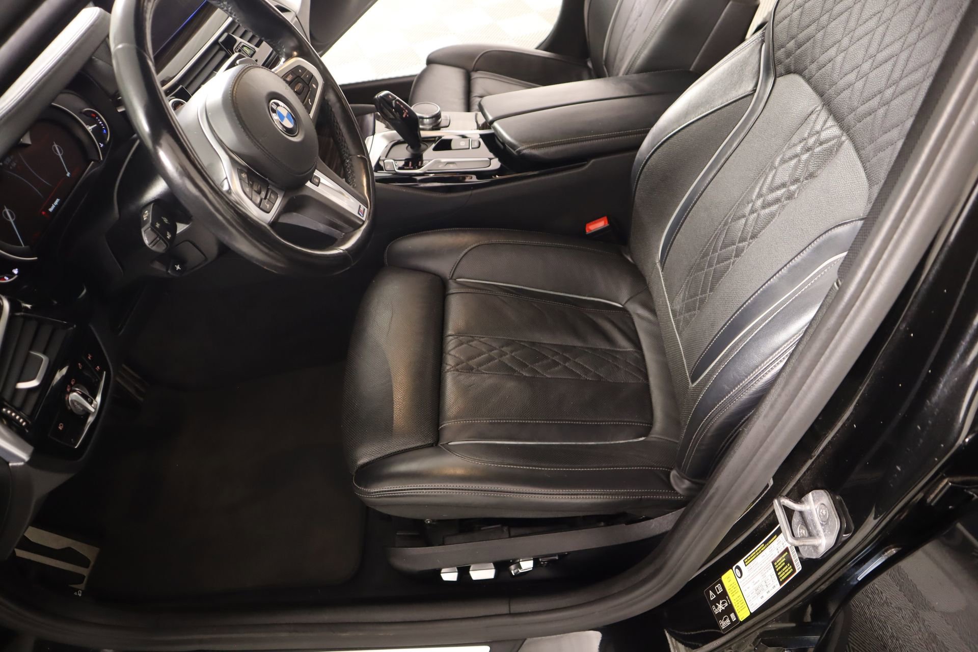 Used 2017 BMW 540i xDrive image 12