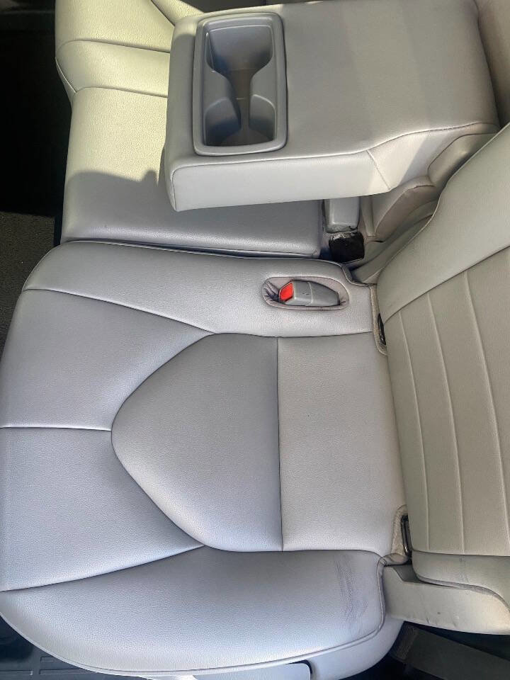 Used 2020 Toyota Highlander XLE image 15