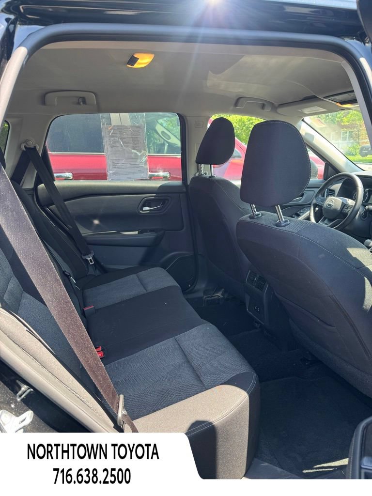 Used 2025 Nissan Rogue SV AWD/4WD image 14